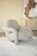 sfeerfoto Eleonora fauteuil Monica met arm taupe
