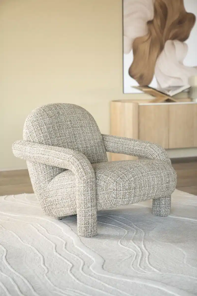 sfeerfoto Eleonora fauteuil Monica met arm taupe