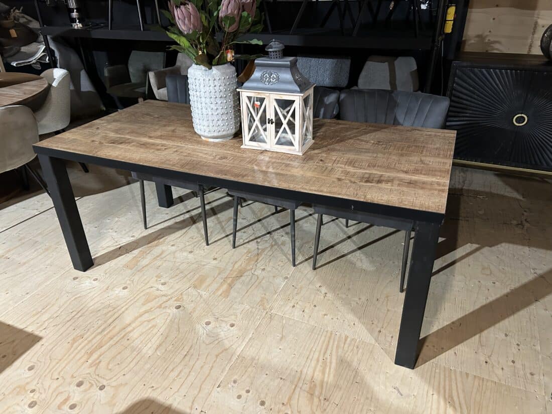 SHOWMODEL eettafel 190 cm met zwarte rand en zwarte poot metaal