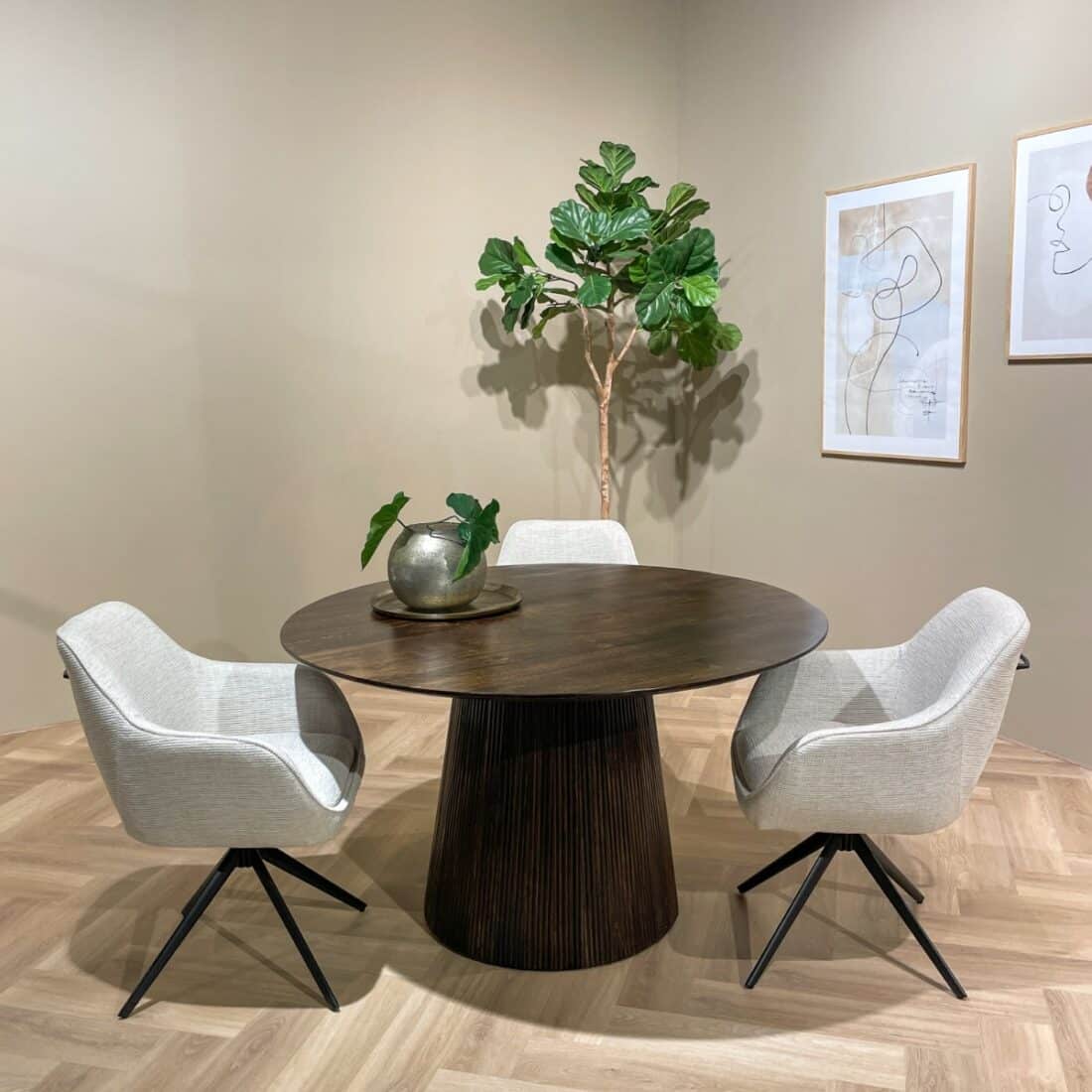 Livingfurn Eetkamertafels Salvator Walnut 130cm