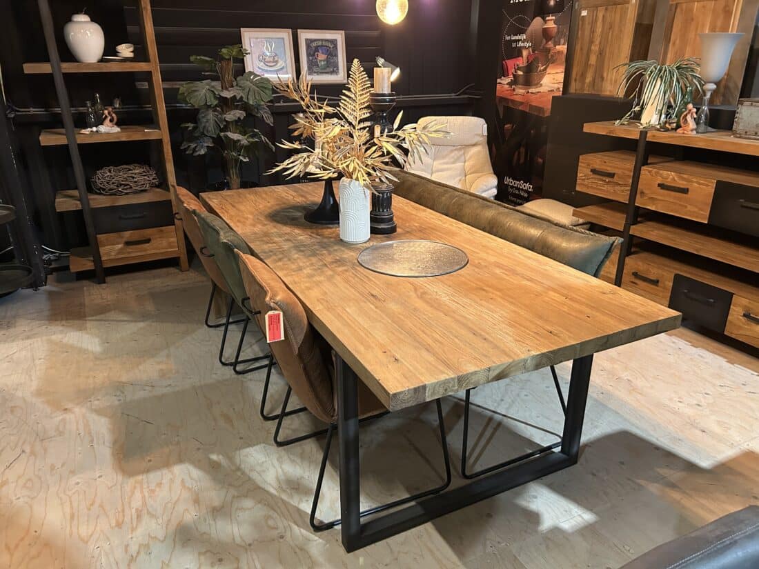 SHOWMODEL Tower Living set van 1 eetkamerbank en 3 eetkamerstoelen Seda 2 kleuren SHOWMODEL Tower Living set van 1 eetkamerbank en 3 eetkamerstoelen Seda 2 kleuren