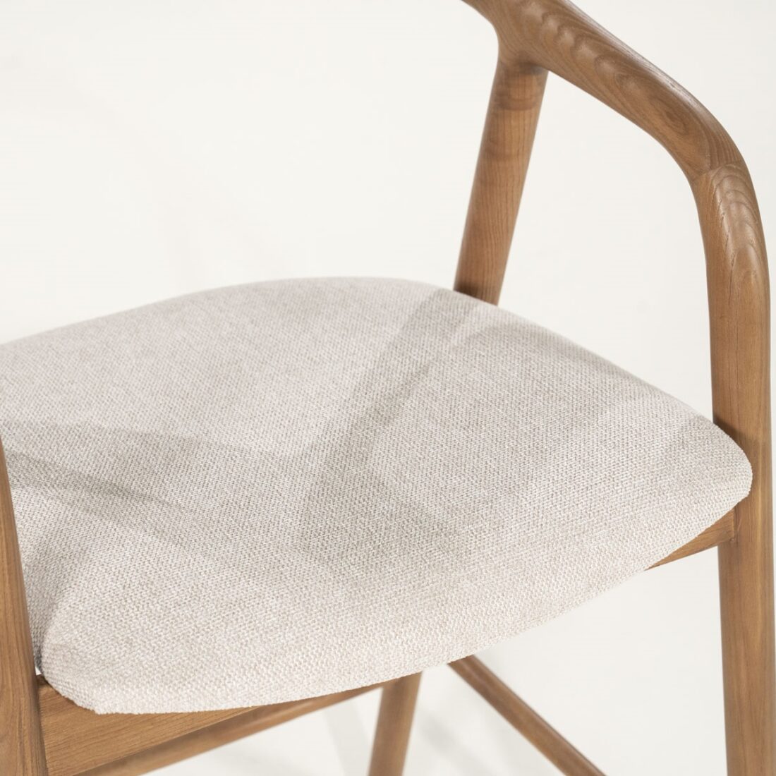 detailfoto Eleonora barstoel Rayven lichtbruin