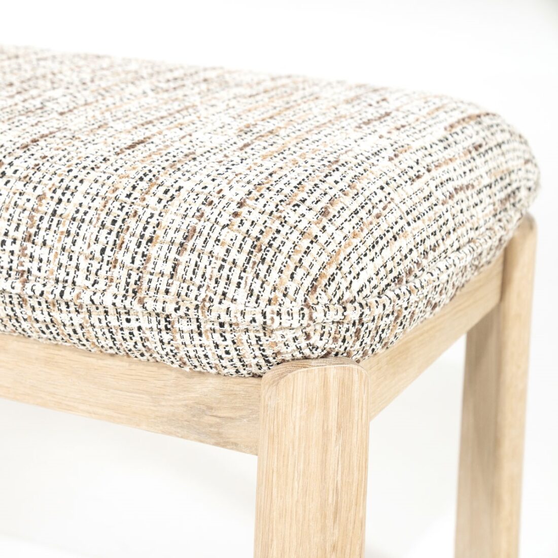 detailfoto Eleonora eetkamerbank Lottie 143 cm taupe detailfoto Eleonora eetkamerbank Lottie 143 cm taupe