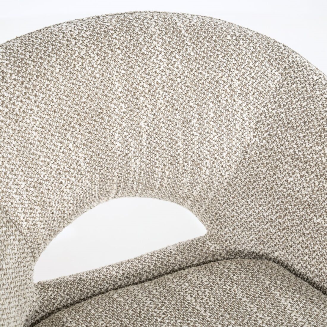 detailfoto Eleonora eetkamerstoel Nol met arm taupe detailfoto Eleonora eetkamerstoel Nol met arm taupe