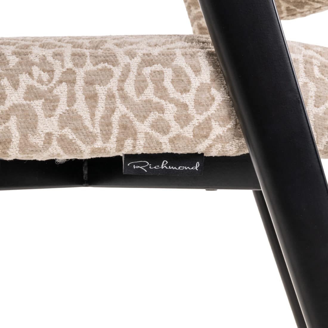 detailfoto Richmond Interiors eetkamerstoel Zeno beige leopard