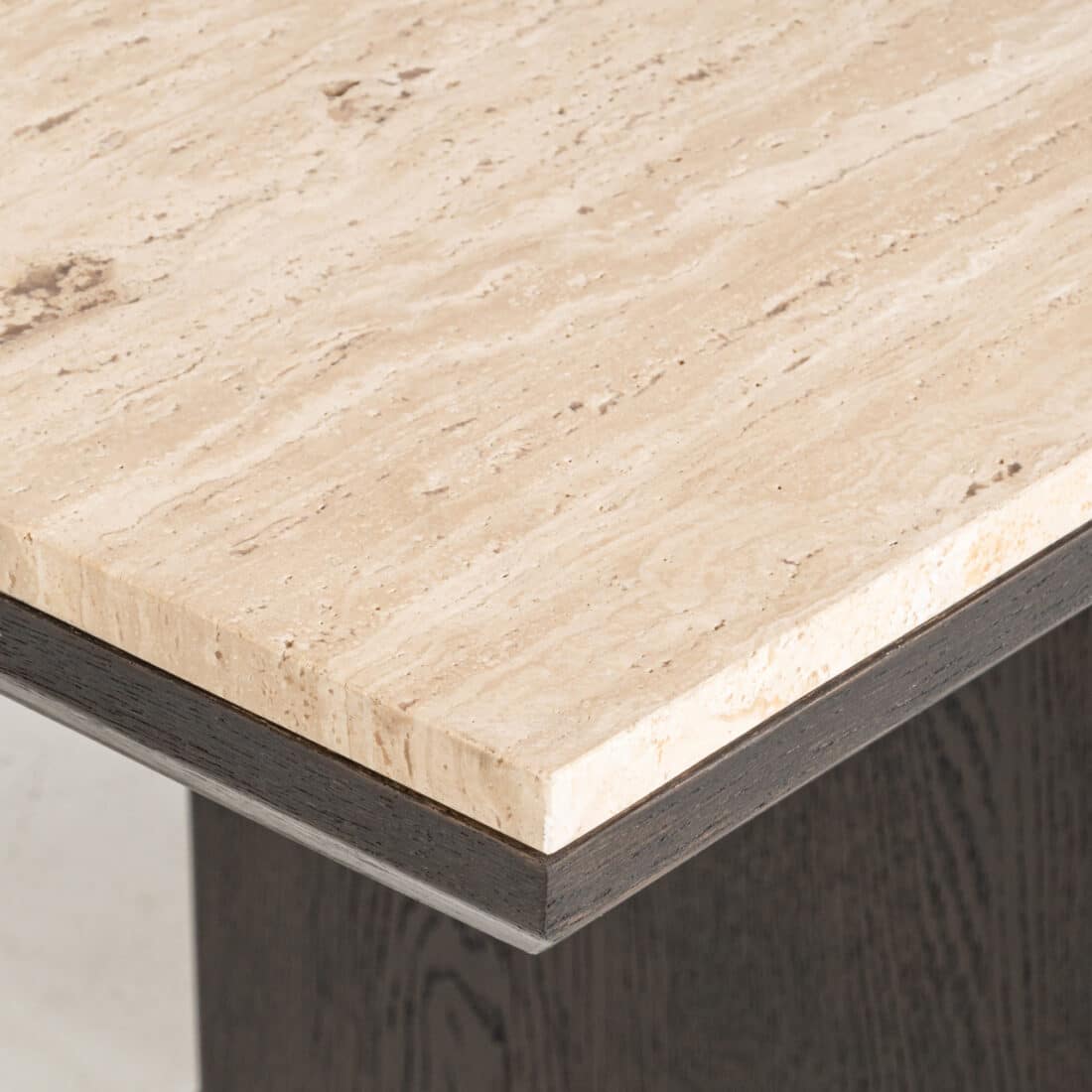 detailfoto Richmond Interiors eettafel Claremont 230 cm travertin