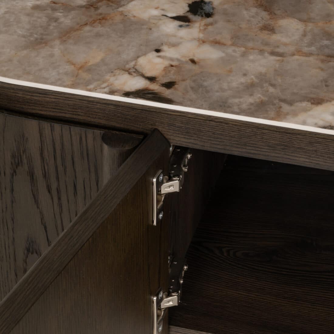 detailfoto Richmond Interiors tv meubel Langford 220x44,5x45 cm keramiek