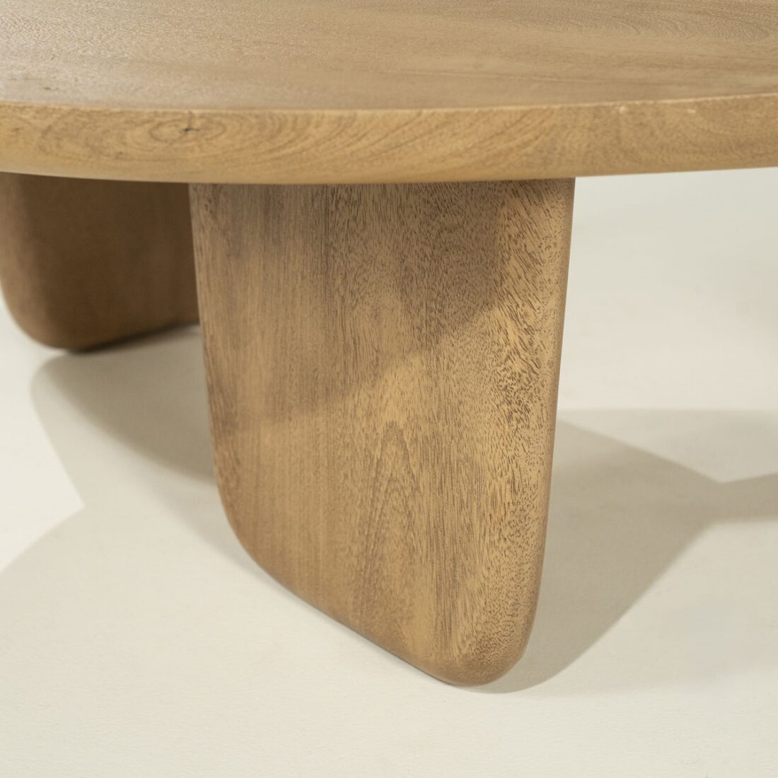 detailfoto detailfoto Eleonora salontafel Maud 100x85x31,5 cm mangohout naturel detailfoto detailfoto Eleonora salontafel Maud 100x85x31,5 cm mangohout naturel