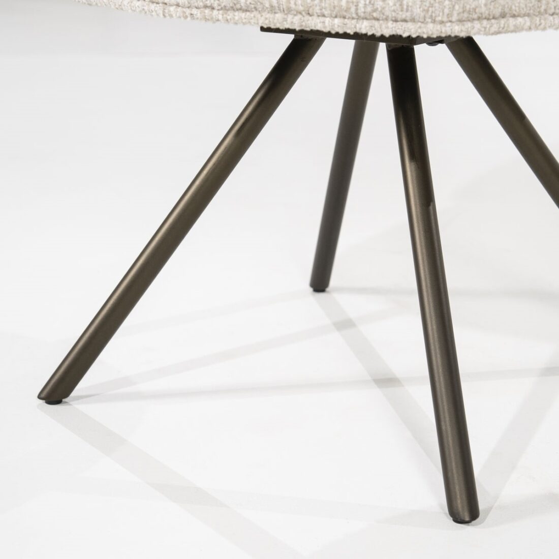 Eleonora eetkamerstoel Jayson taupe Eleonora eetkamerstoel Jayson taupe