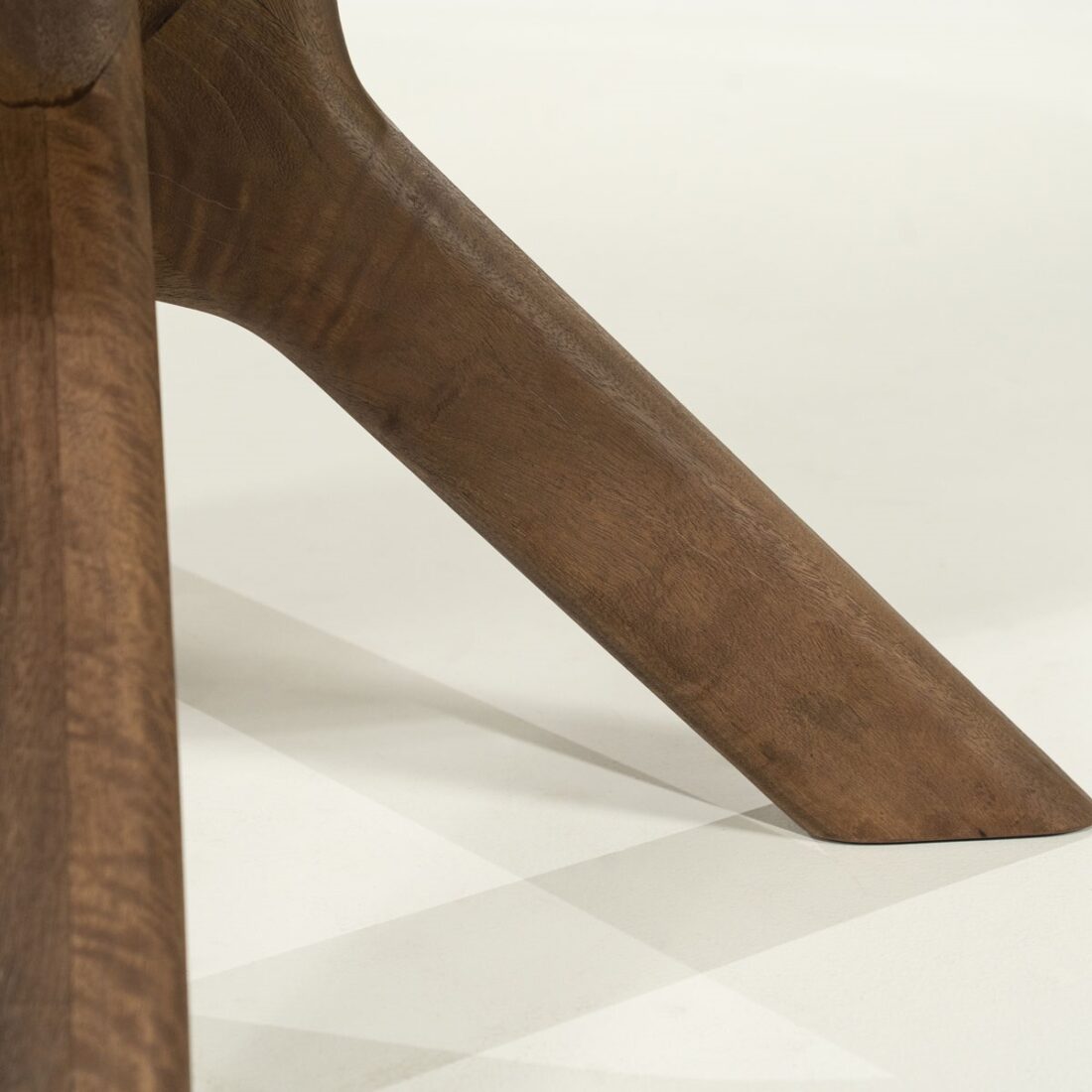 onderstel Eleonora eettafel Tycho 150 cm rond mangohout lichtbruin onderstel Eleonora eettafel Tycho 150 cm rond mangohout lichtbruin