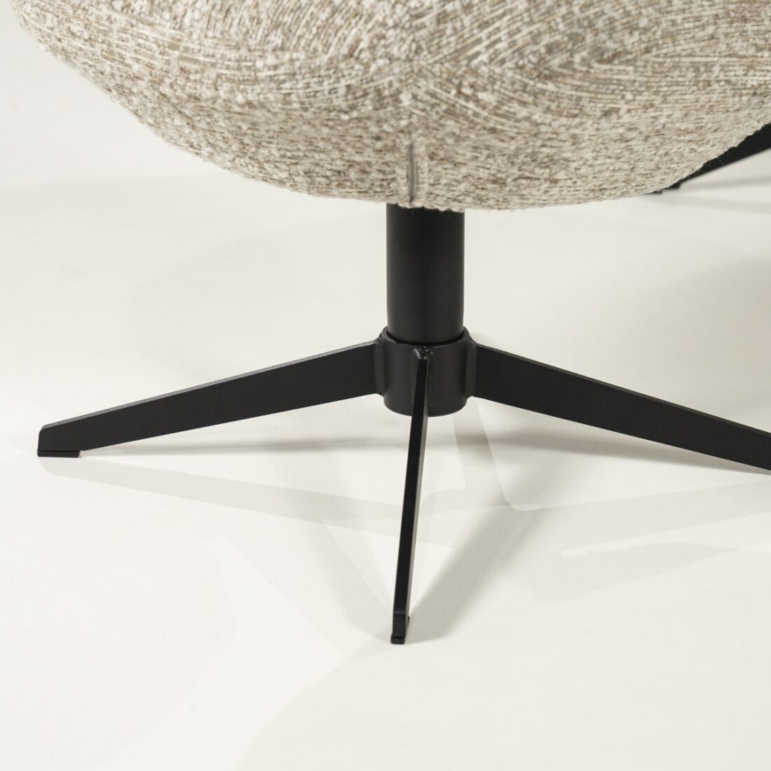 onderstel Eleonora fauteuil Ryan met arm taupe onderstel Eleonora fauteuil Ryan met arm taupe