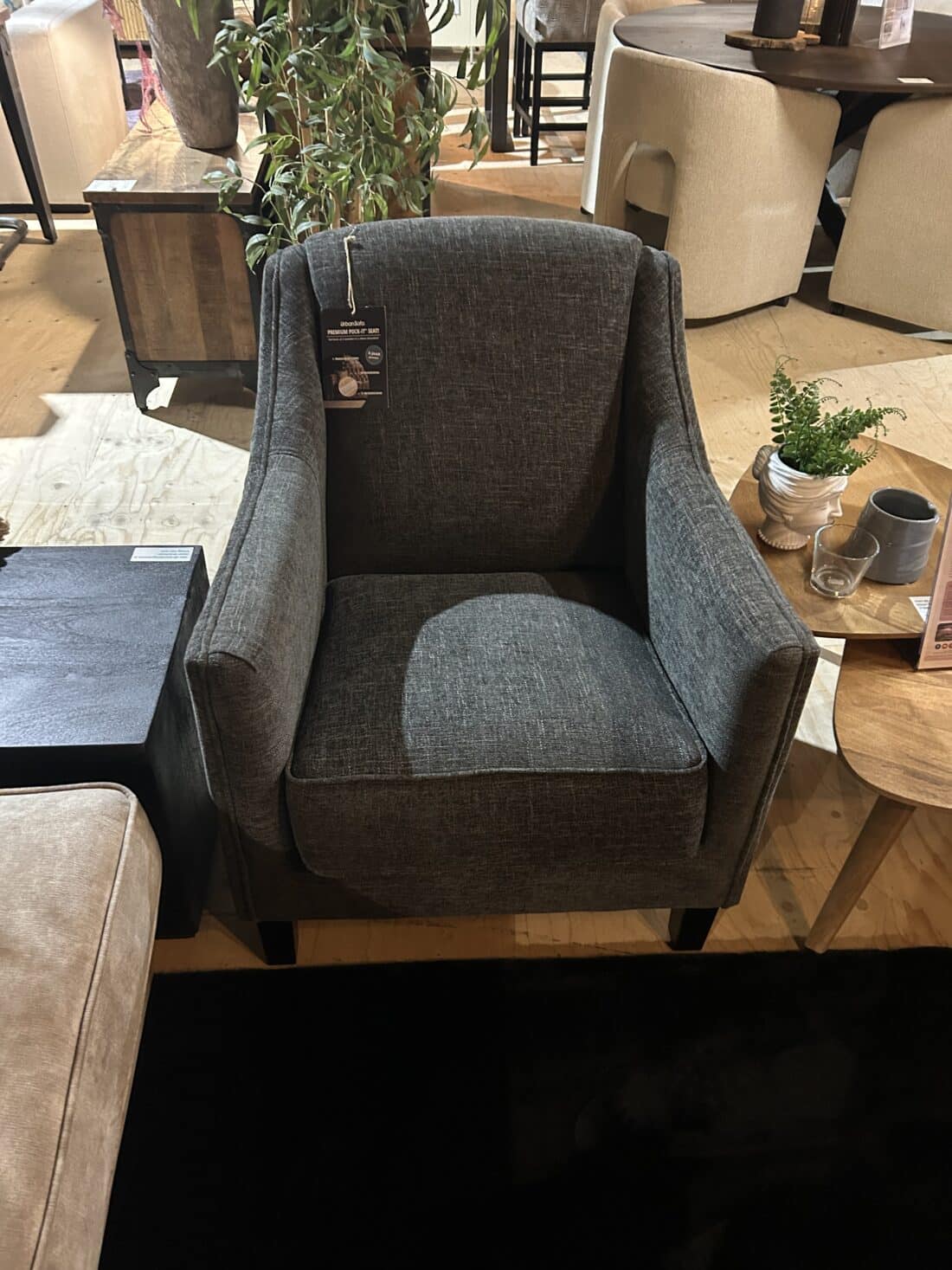 SHOWMODEL UrbanSofa Jake Marseille Graphite