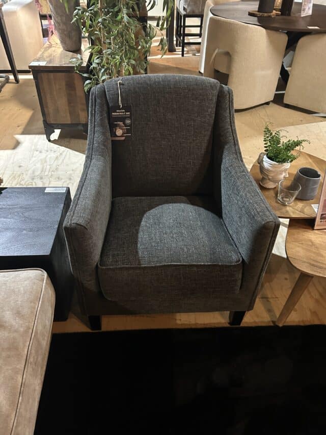 SHOWMODEL UrbanSofa Jake Marseille Graphite