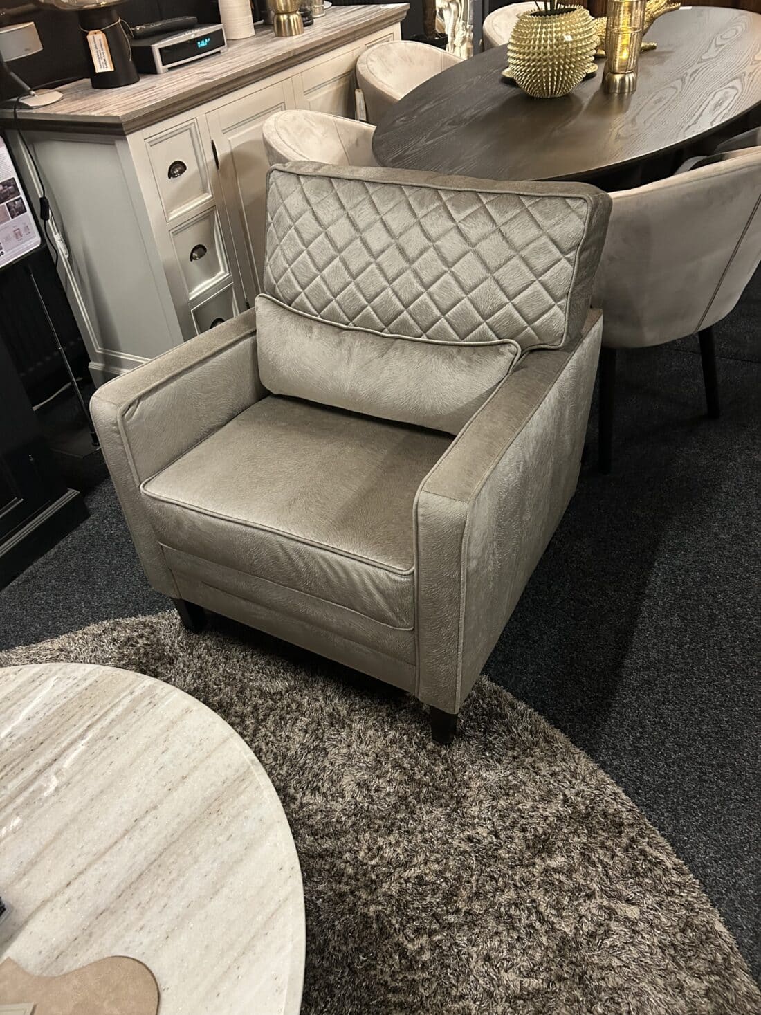 SHOWMODEL UrbanSofa Newport Bergamo Fur Silver SHOWMODEL UrbanSofa Newport Bergamo Fur Silver