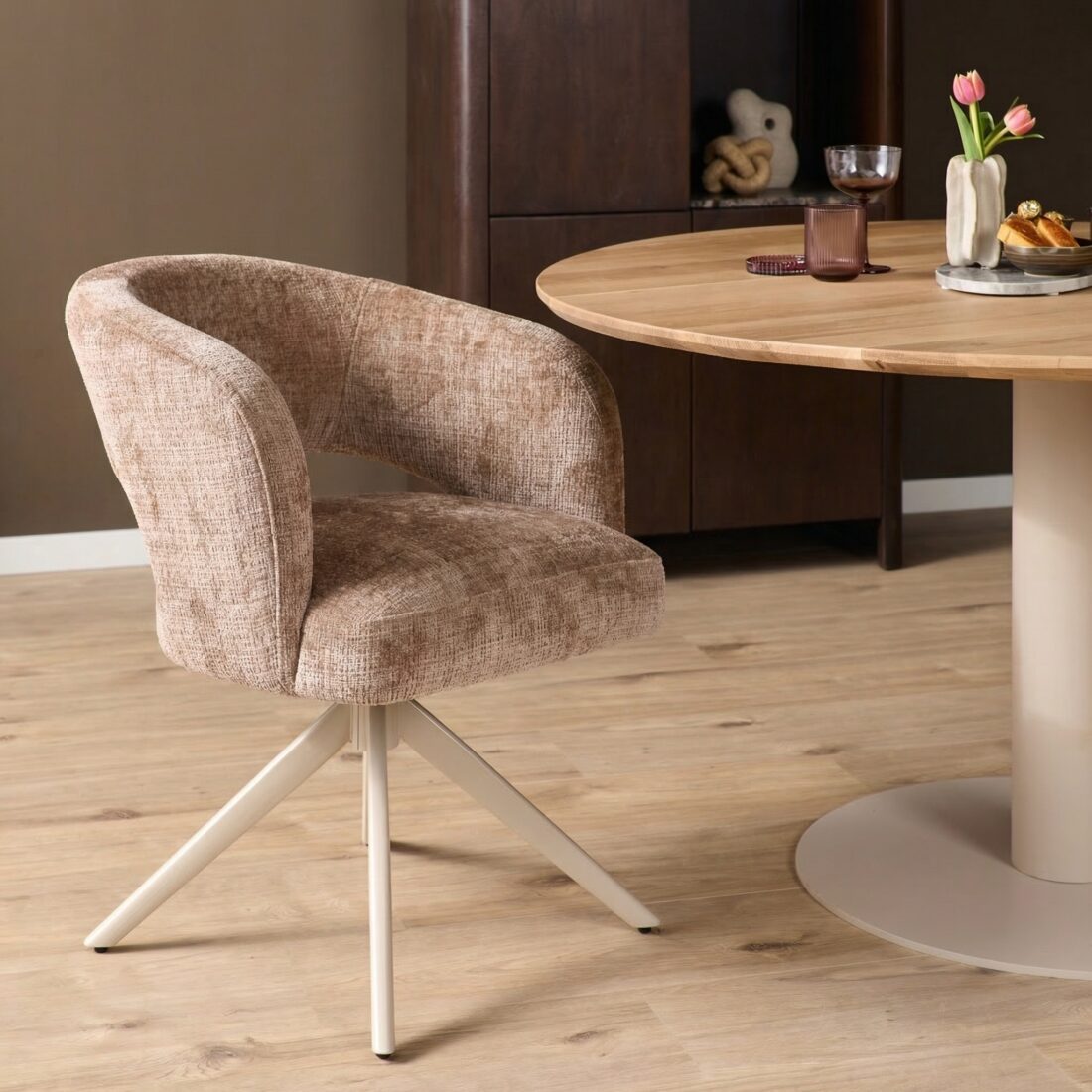 Starfurn Draaibare eetkamerstoel Demi met armleuning Cinnamon Poot Zand