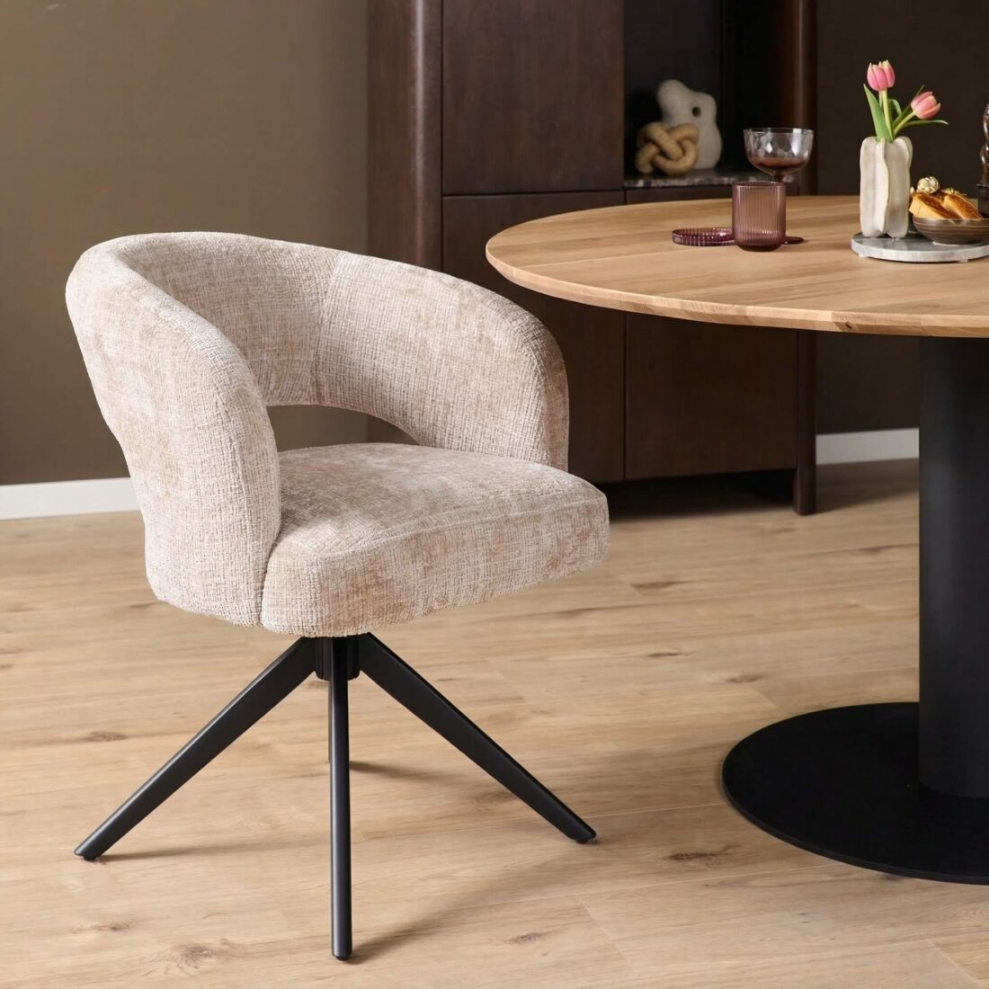 Starfurn Draaibare eetkamerstoel Demi met armleuning Beige Poot Zwart