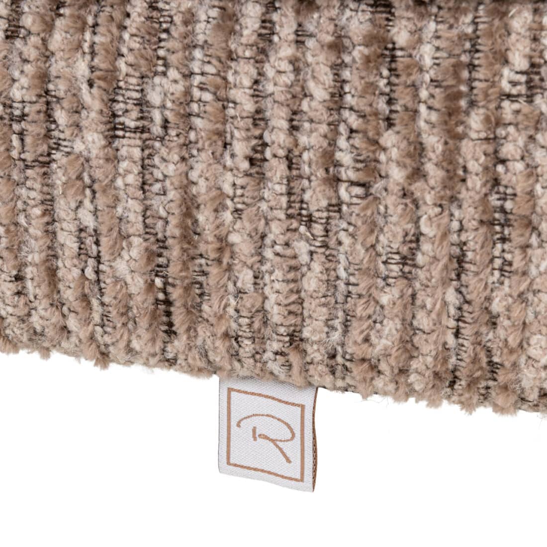 detailfoto Richmond Interiors eetkamerstoel Mori met arm mocca linear