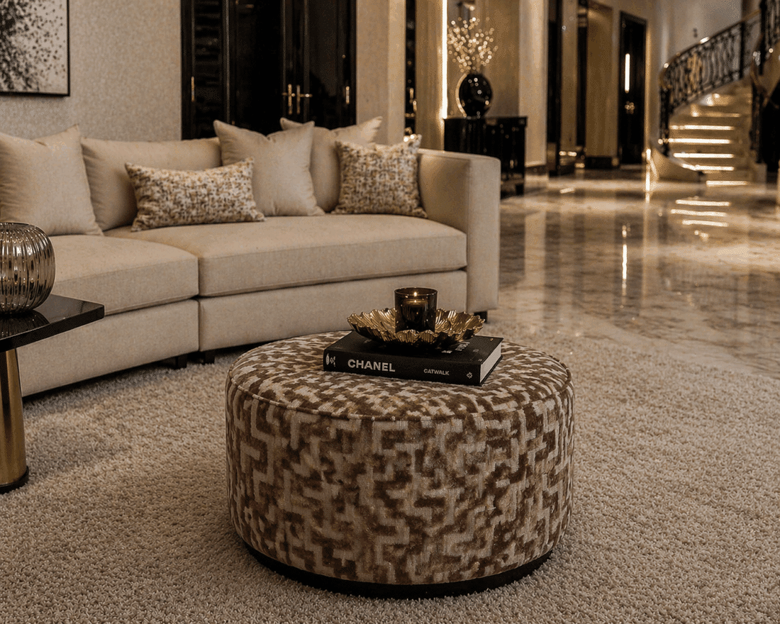 sfeerfoto Richmond Interiors poef Lexie 70Ø bruin