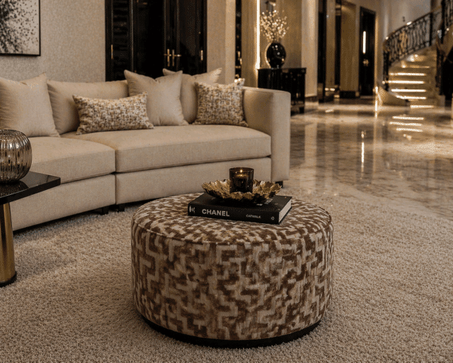 sfeerfoto Richmond Interiors poef Lexie 70Ø bruin