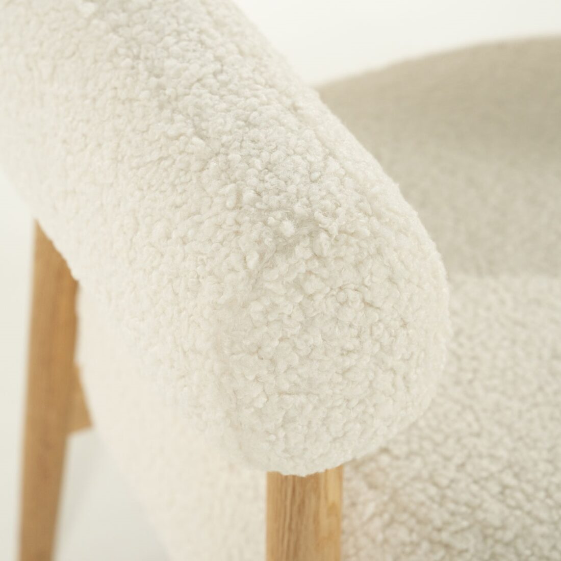 detailfoto By-Boo fauteuil Mysa met arm beige