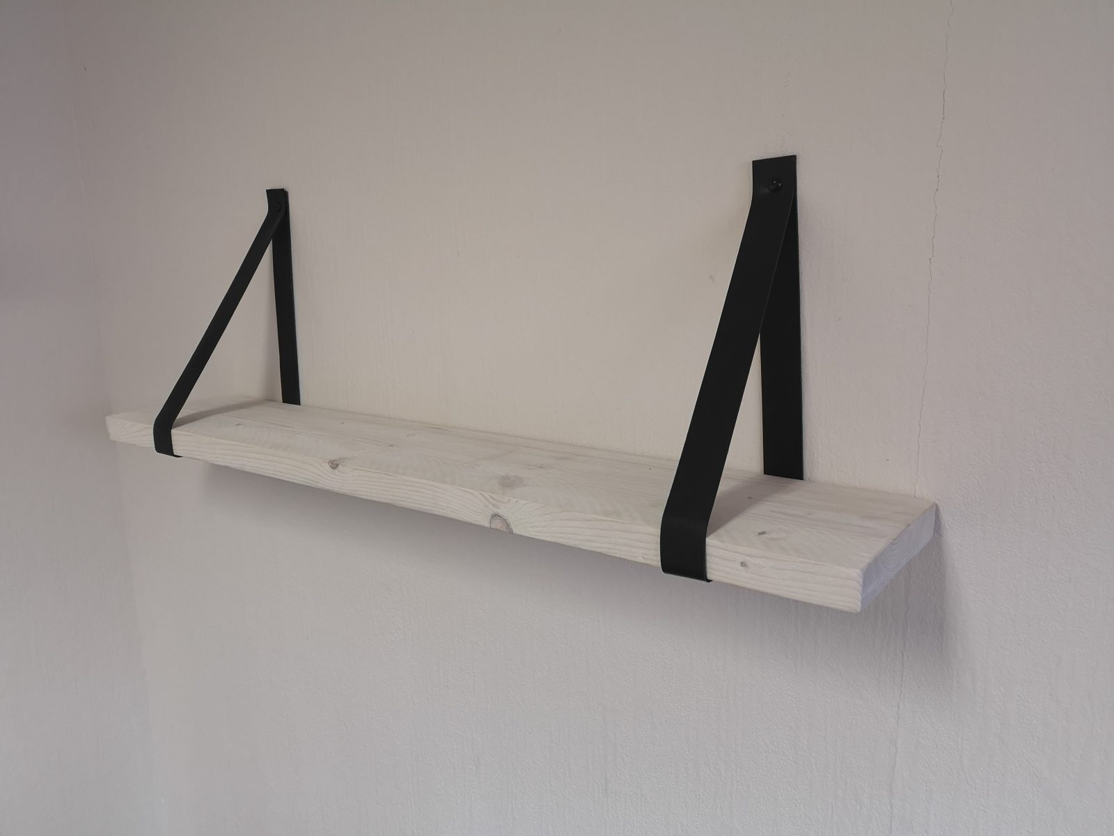 Wandplank steigerhout nieuw 3cm met open stalen beugels