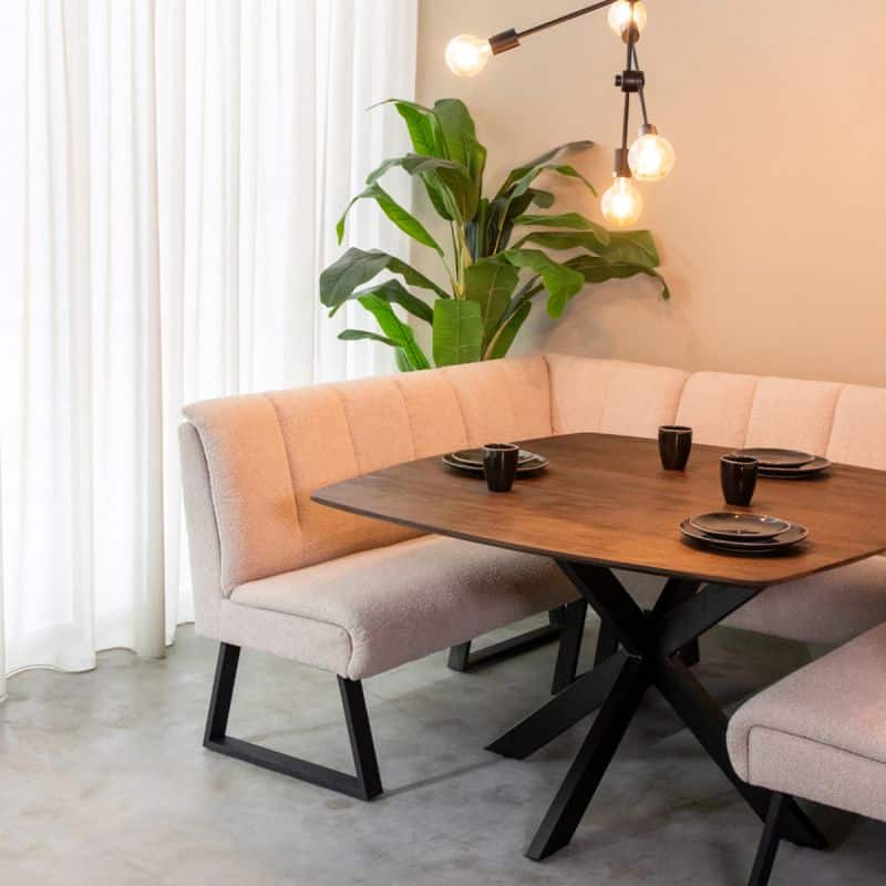 Modula eetkamerbank rondom eettafel in een sfeervolle opstelling Modula eetkamerbank rondom eettafel in een sfeervolle opstelling