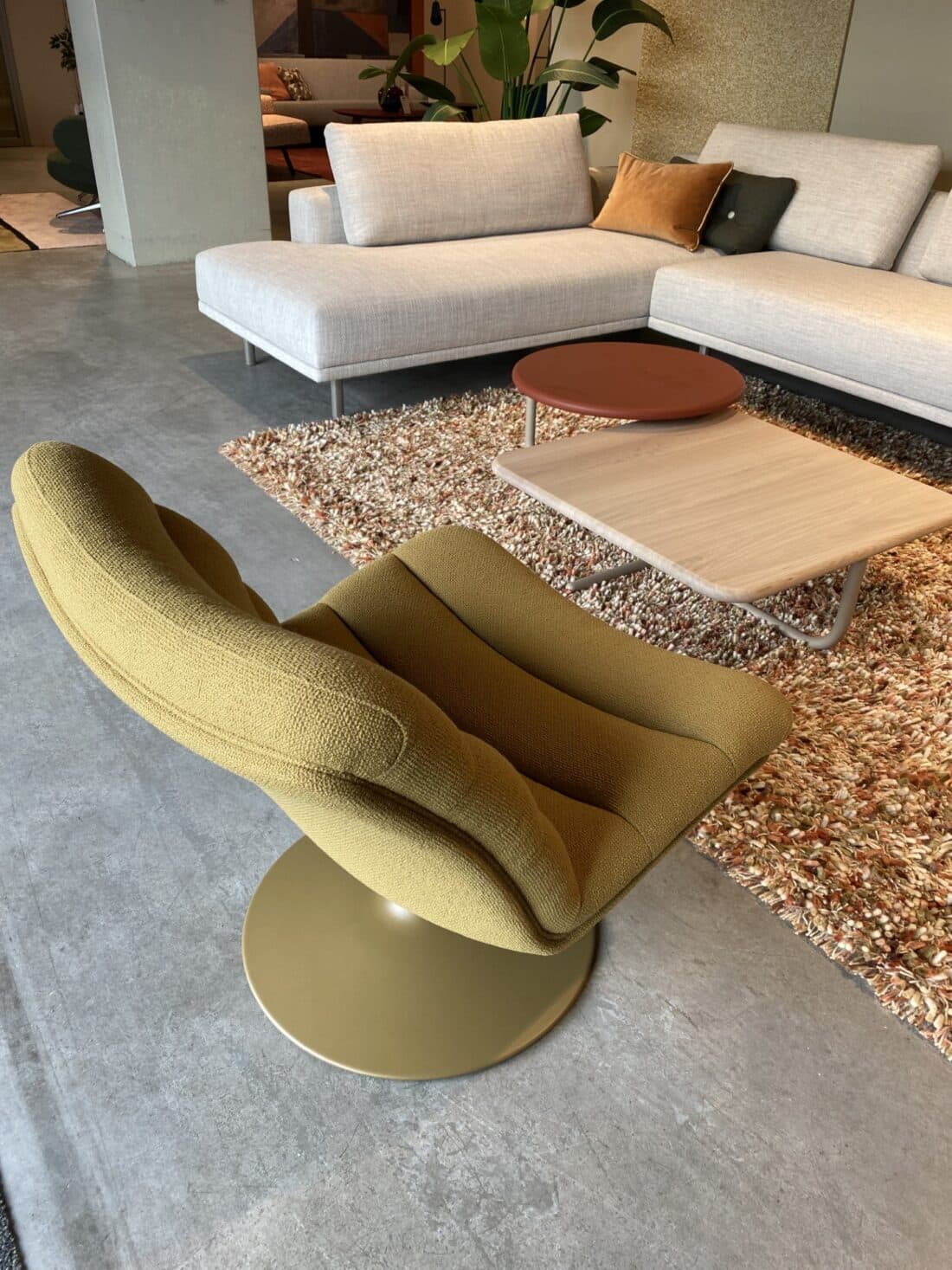 Artifort F506