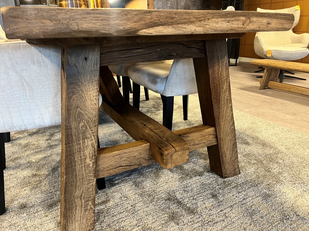 Luxe landelijke set met oud Eiken kloostertafel