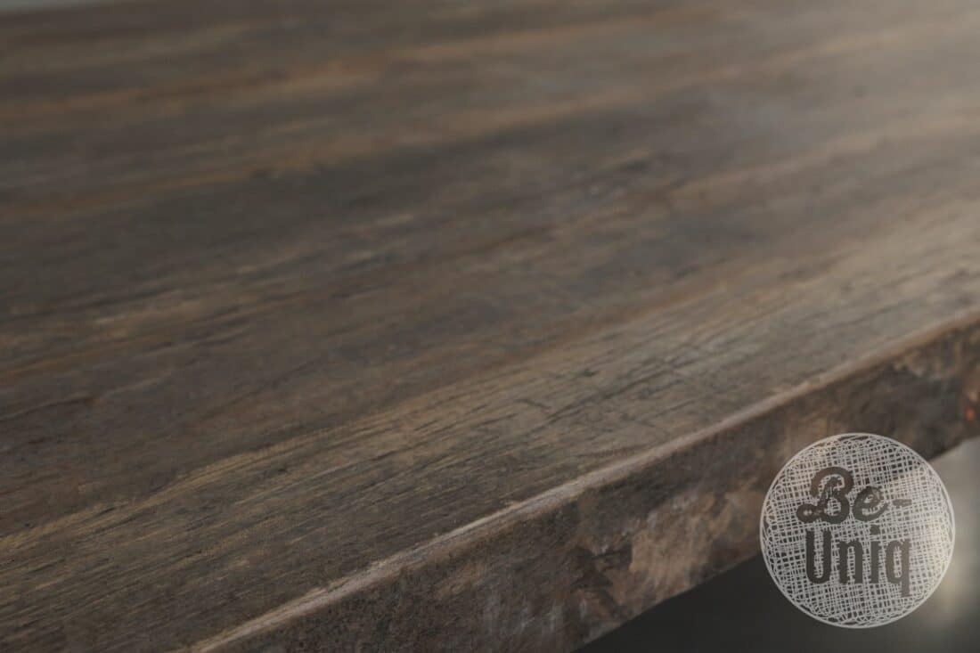 Stoere oude kloostertafel