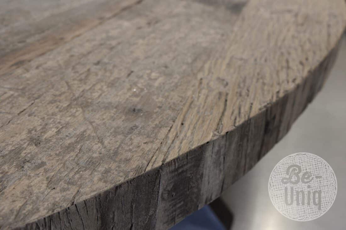 Robuuste ovale tafel oud hout