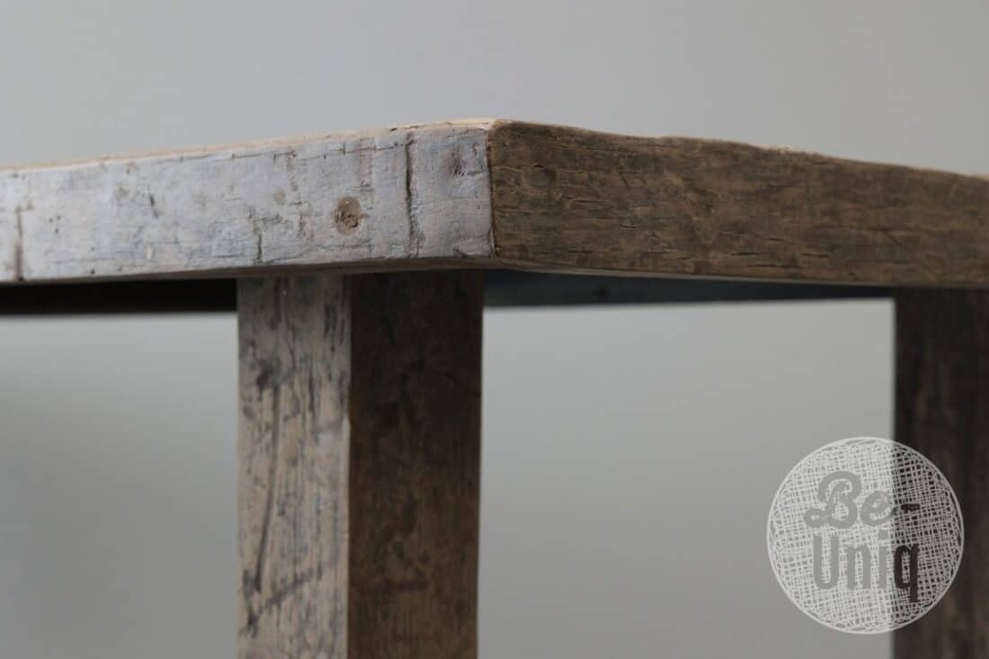 Stoere oude kloostertafel