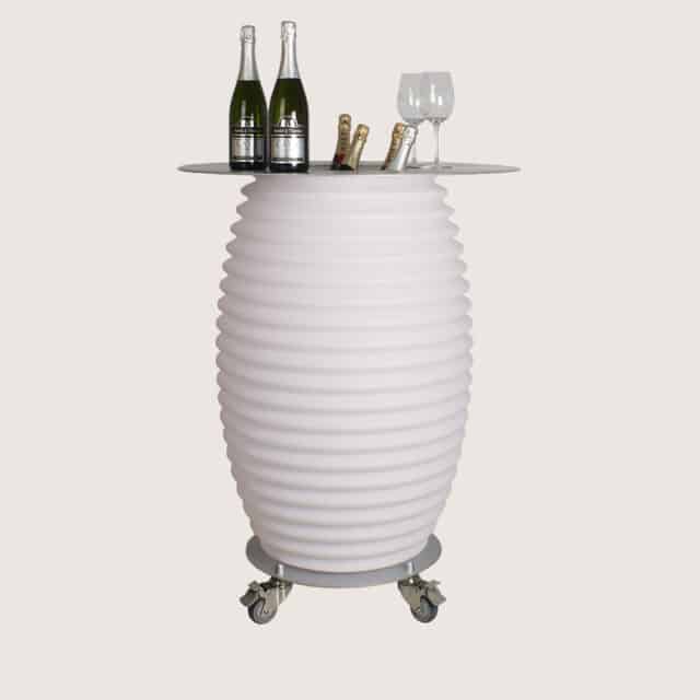 bar-tafel-met-wijnkoeler-ingebouwde-bluetooth-speaker-draadloos-nikki-amsterdam-the-bar-table