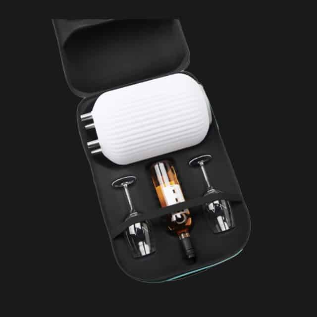 travel-bag-picnick-bag-with-lampion-wireless-speaker-wine-cool-compartment-the-bag-nikki-amsterdam-holiday-bag