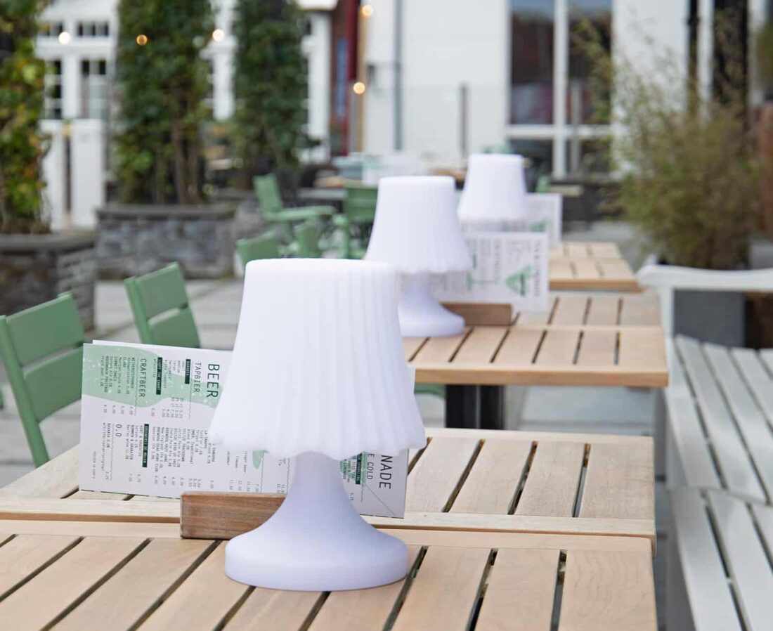 lampe-de-table-terrasse-éclairage-d'extérieur-avec-parleur-le-silence-nikki-amsterdam-parleur-bluetooth