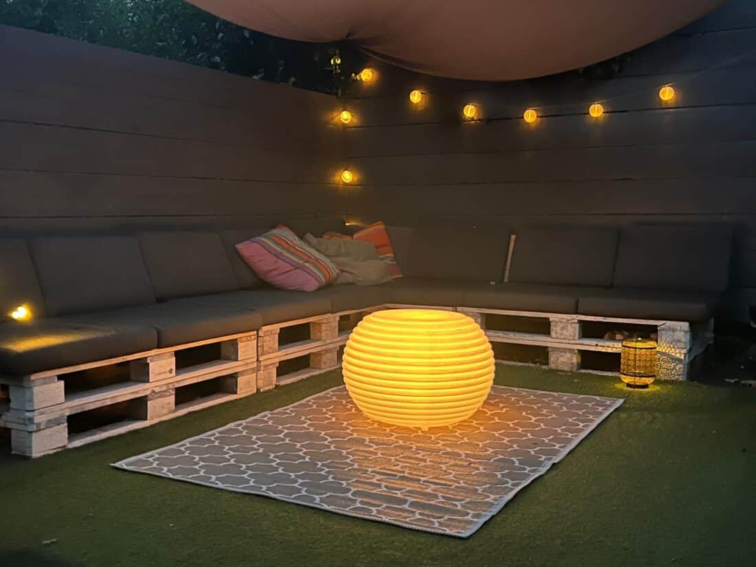 the.pouf-lampe-sans-fil-lampe-de-jardin-éclairage-bluetooth-haut-parleur-table-d'appoint-nikki-amsterdam
