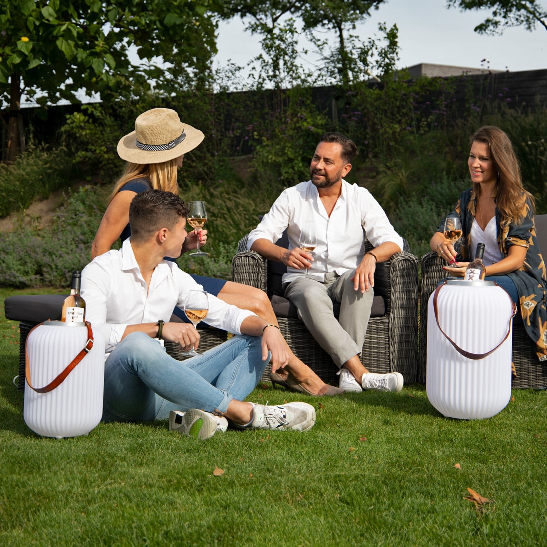 wine-coolers-drinks-cooler-atmosphere-lights-built-in-bluetooth-speaker-wireless-the-lampion-s-m-nikki-amsterdam