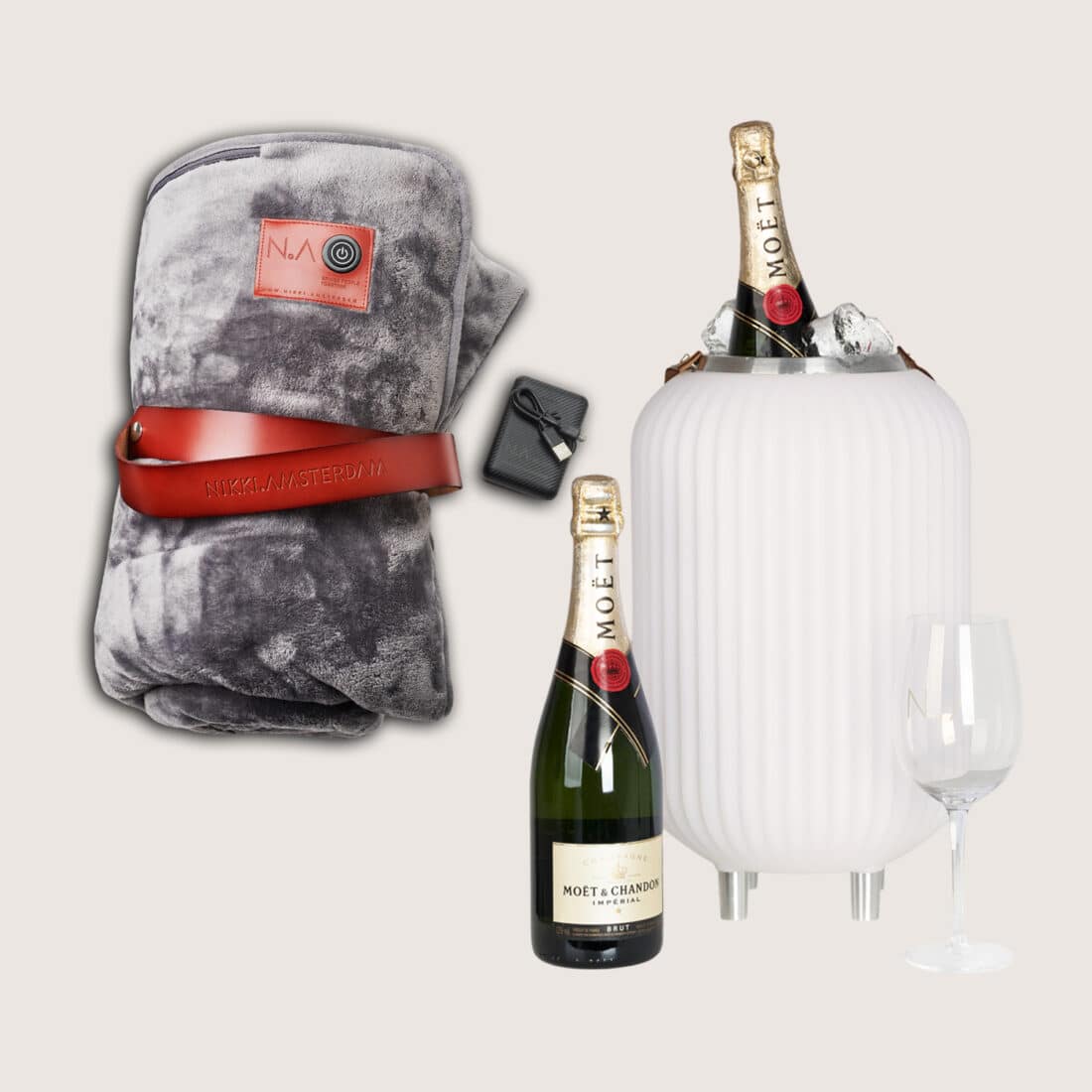 combi-pakket-korting-wijnkoeler-met-speaker-draadloze-warmte-deken-the-plaid-lampion-s-nikki-amsterdam-deal