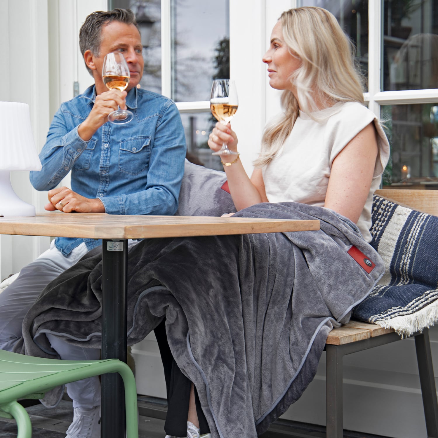 Buiten Deken Terras Verwarming Draadloze Warmtedeken The Plaid Original Grey Nikki Amsterdam Warmteproducten