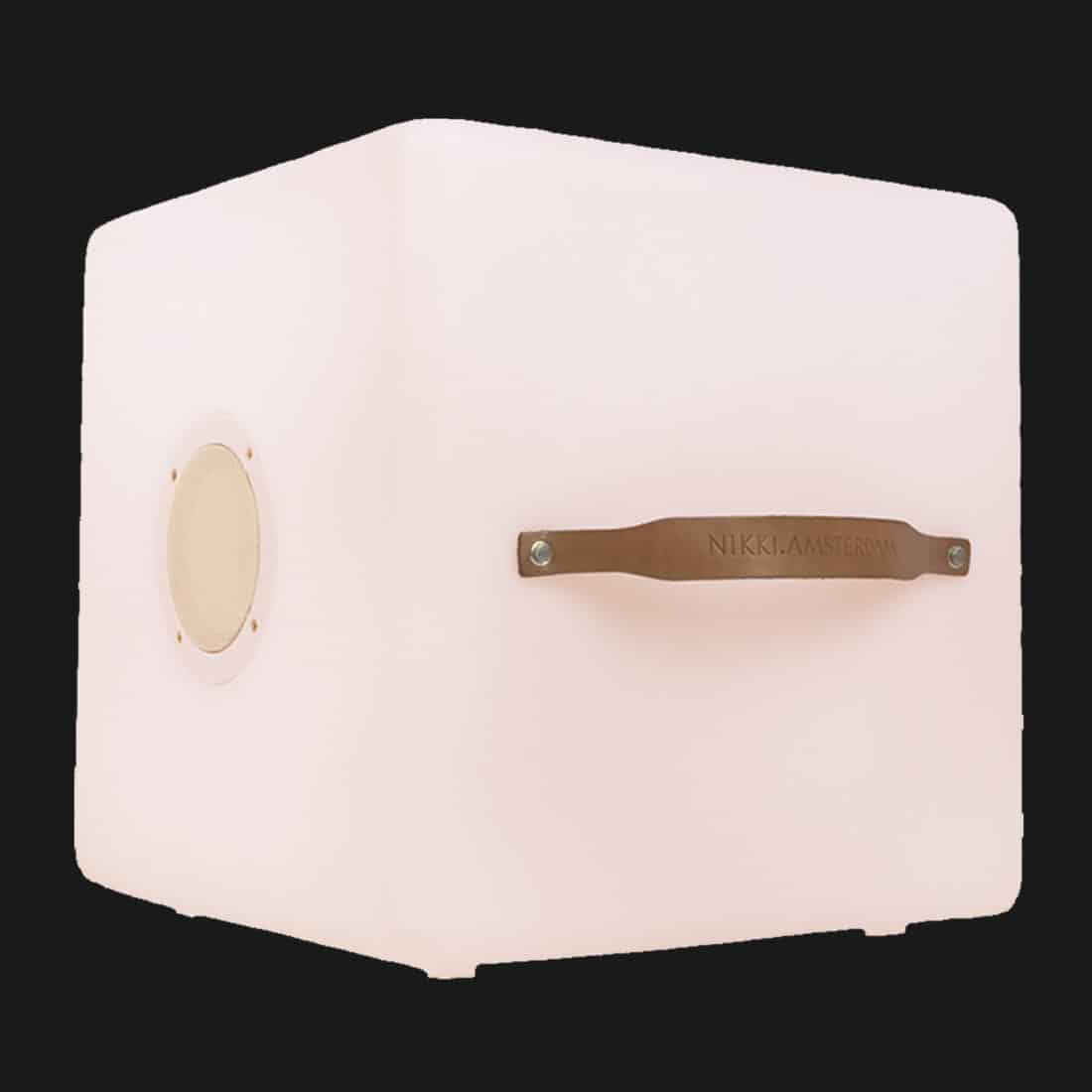lampe-lumière avec haut-parleur sans fil-bluetooth-le-cube-nikki-amsterdam-table d'appoint