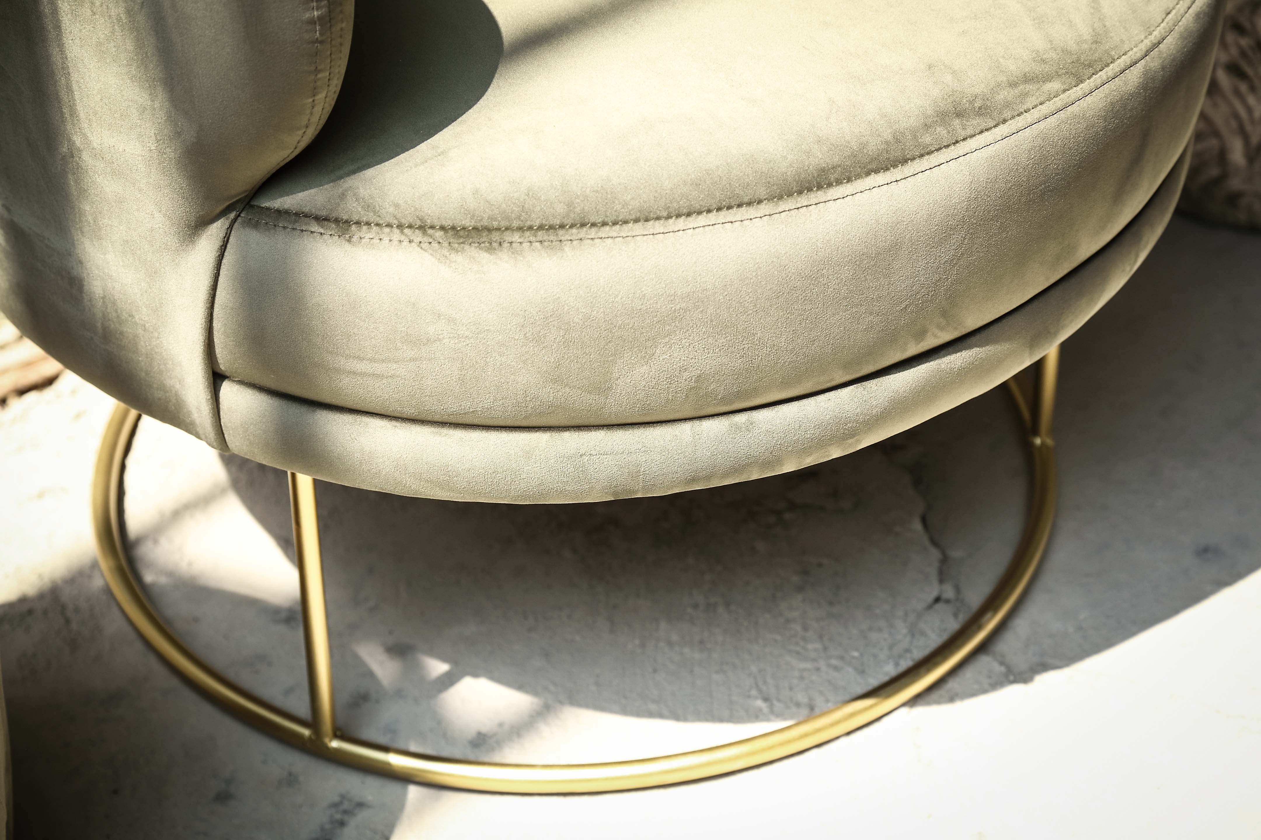 Xelena Velvet fauteuil half round brass metal gratis bezorgen - online bestellen bij Potz Wonen