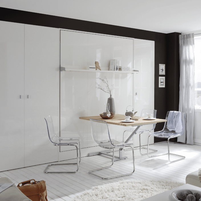 Bedkast Space met tafel in de woonkamer