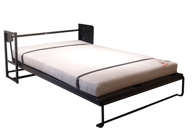 The folding bed Pure 140x200 cm folds out into a bed.