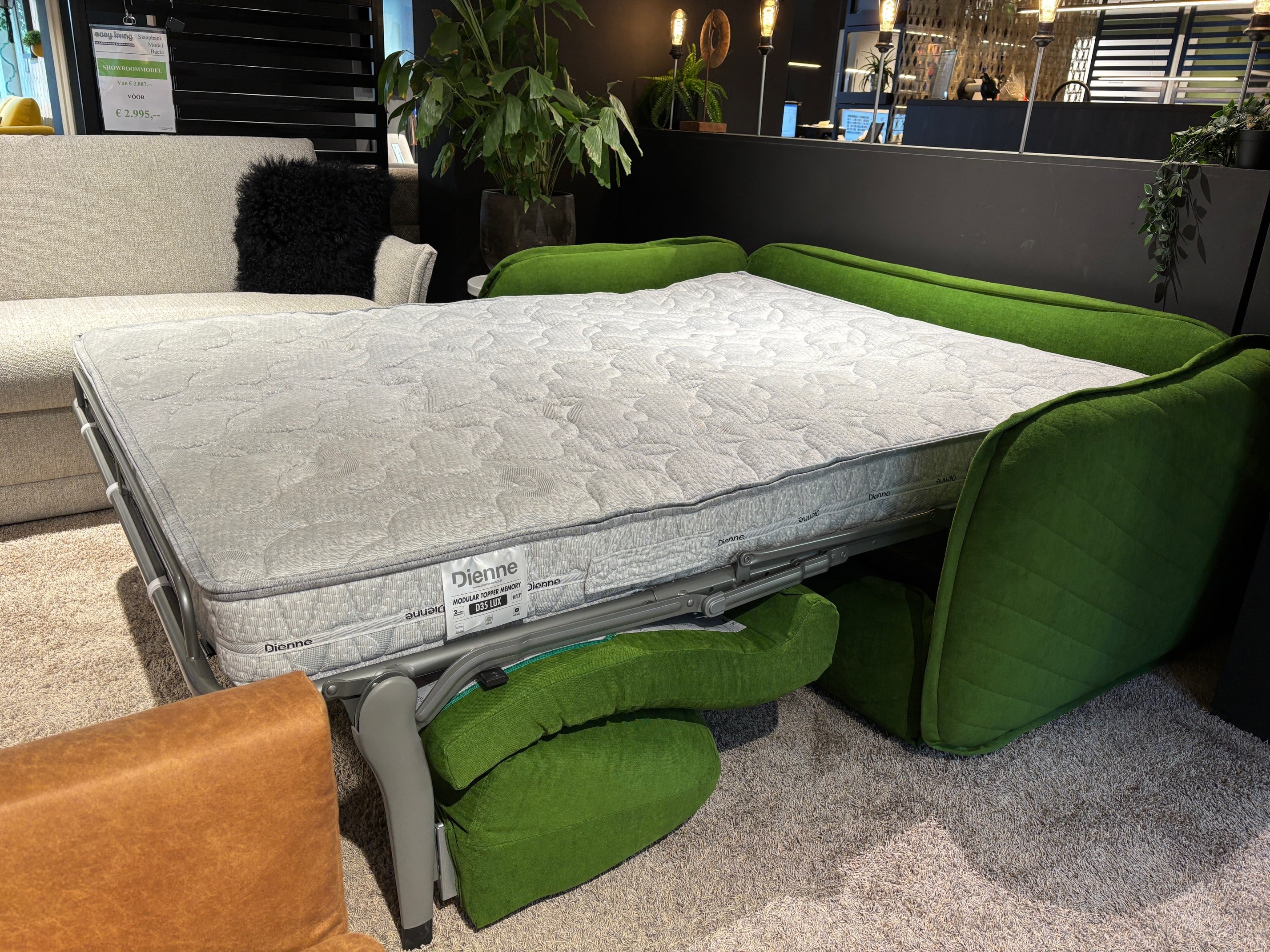 Showroom model Moon sofa bed