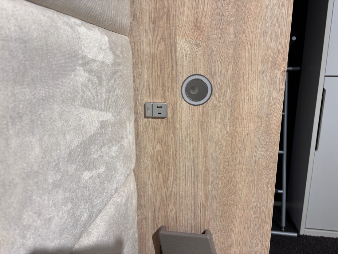 TRP Post Container Data TRP Post ID 34283 Showroom Model Bed Cabinet Easy TRP Post Container