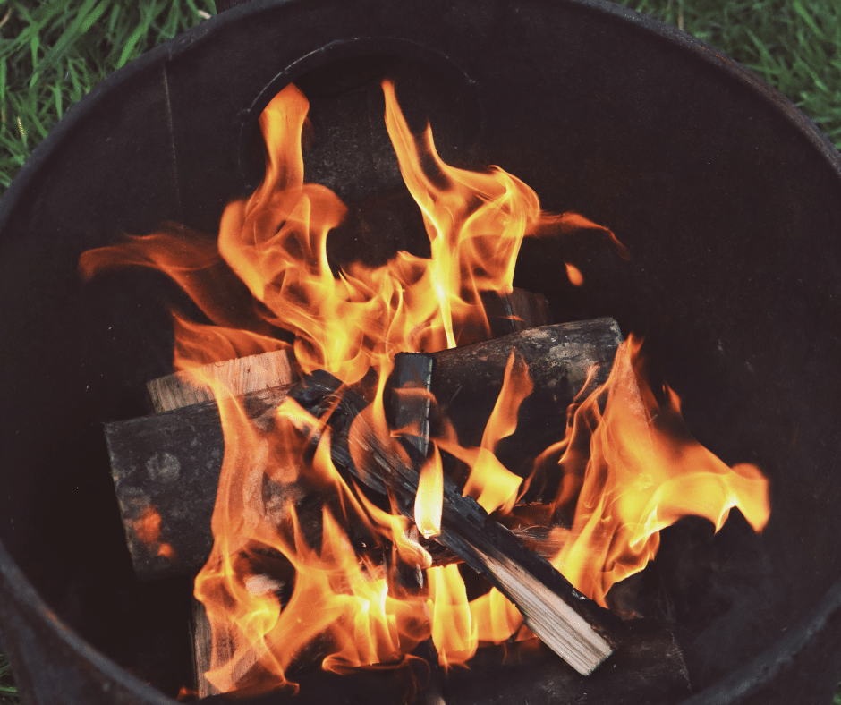 Dancing flames in the outdoor cooking stove of the VUUR LAB.