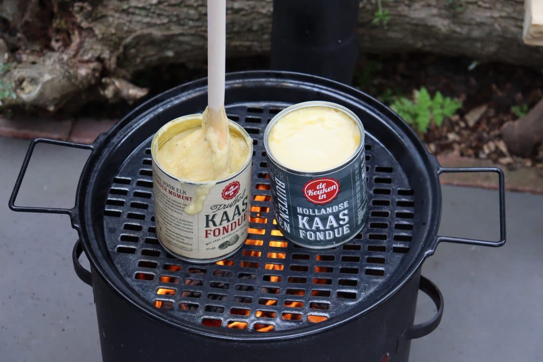 Deliciosa fondue de queso en la barbacoa