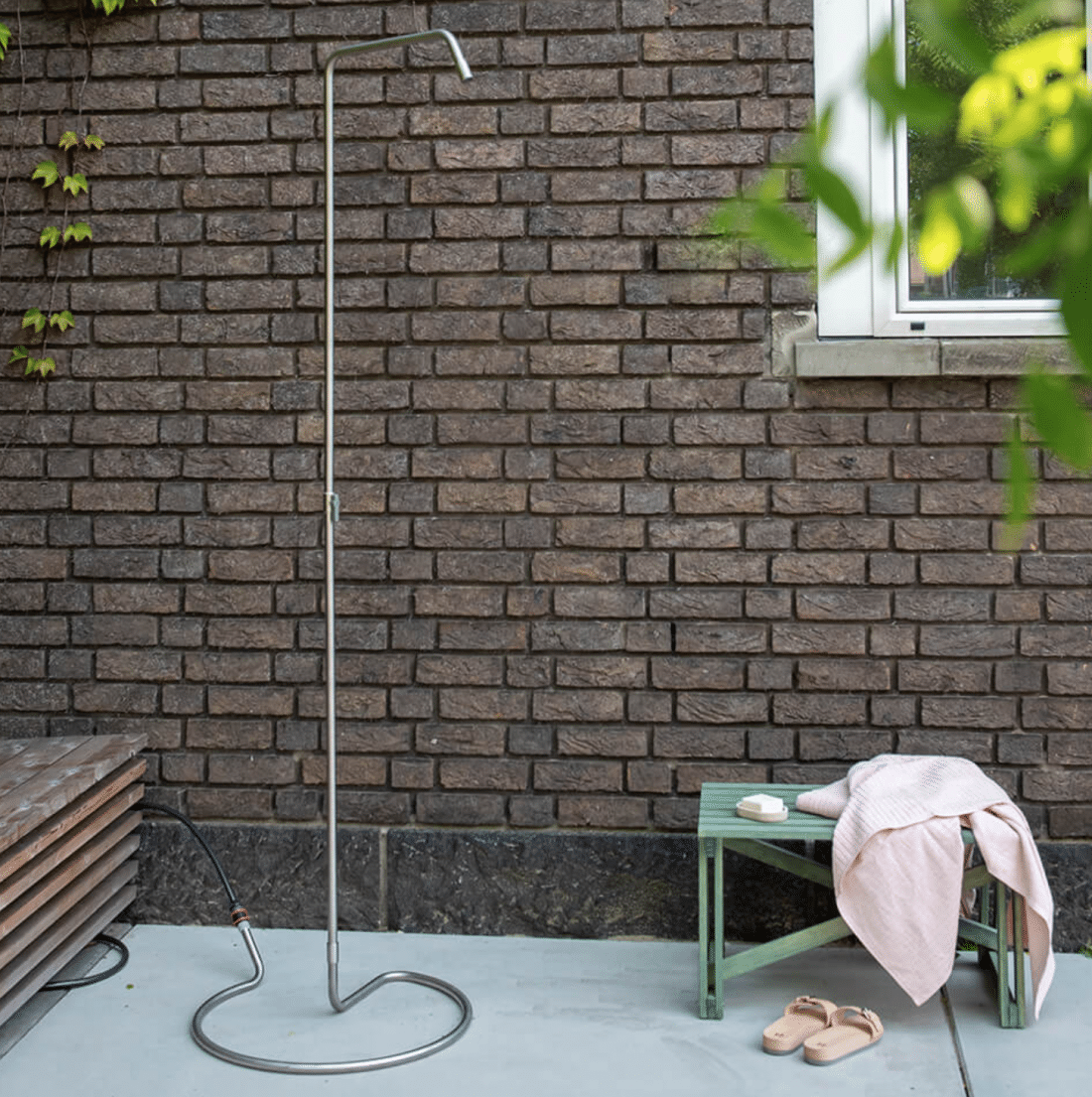 Outdoor shower Serpentine Weltevree