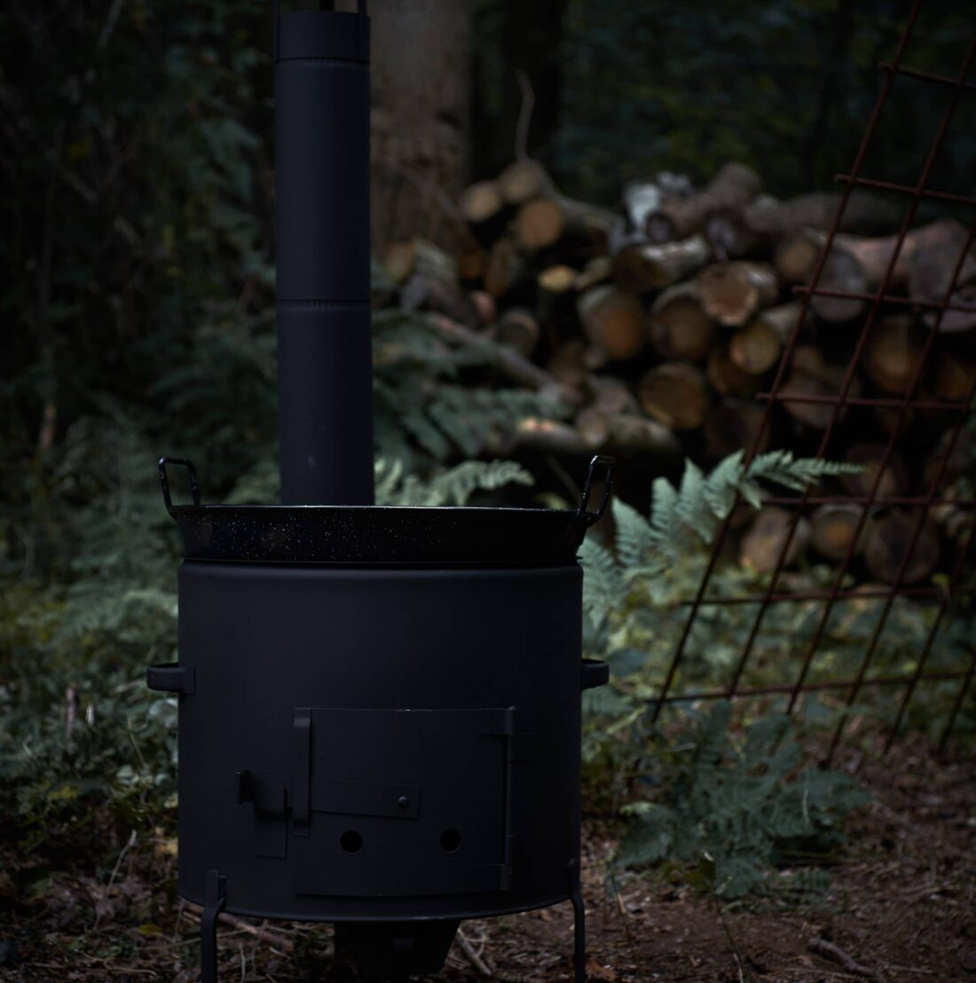 VUUR LAB. Outdoor cooking stove with wok pan