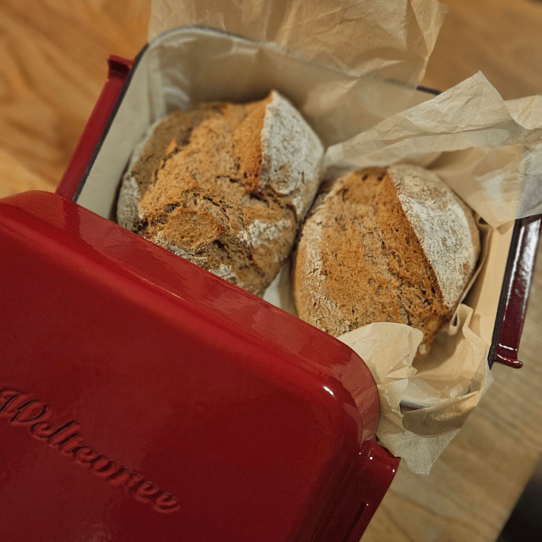 Weltevree oven dish rood met brood Weltevree oven dish rood met brood