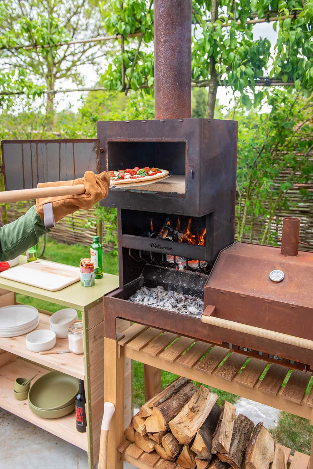 Hornear pizzas en el horno exterior xl